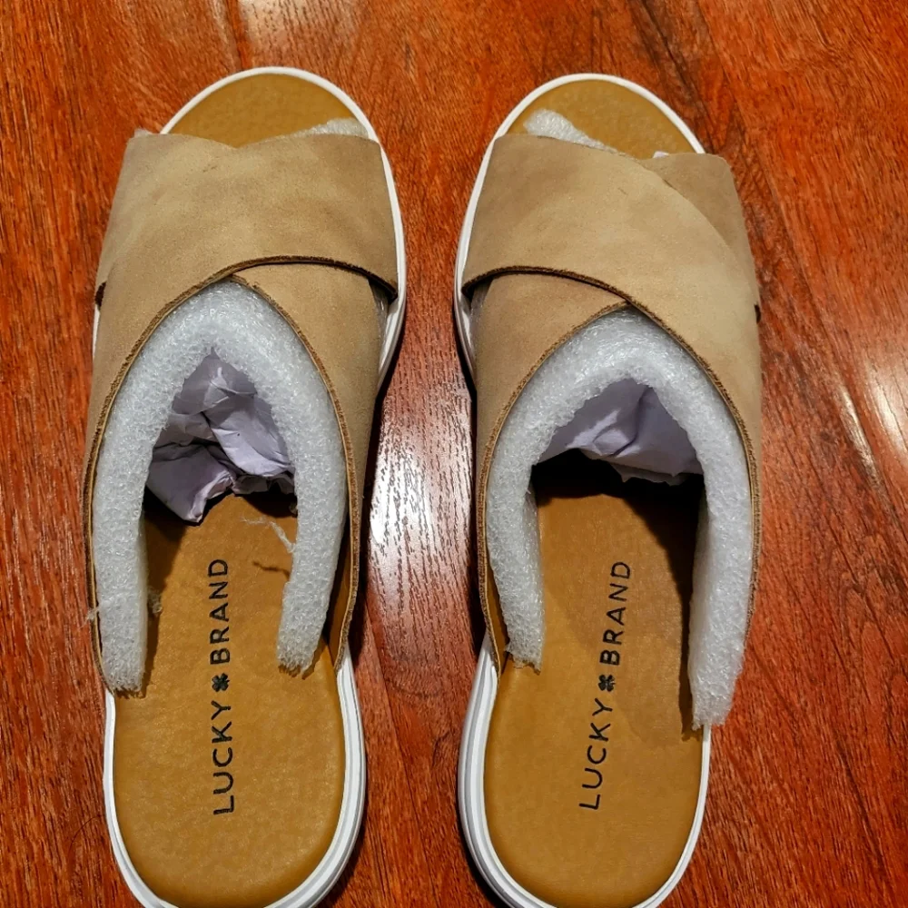 Sandals - Picture 1 of 3